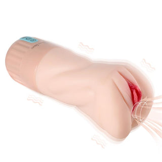 En hudfärgad, vibrerande onaniprodukt med sugfunktion och en vaginaformad öppning, tillverkad av mjukt material, avbildad mot en vit bakgrund.
