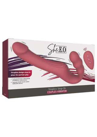 Lila, stropplös strap-on-vibrator i silikon med inbyggd bulletvibrator och trådlös fjärrkontroll, med en slät, konturerad design.
