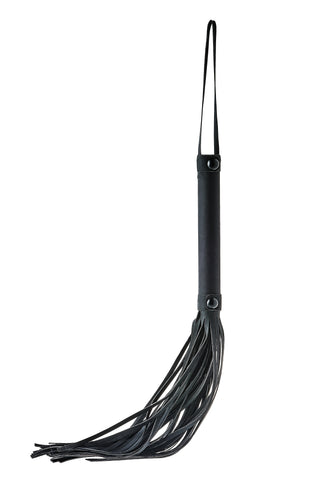 Blaze Läderliknande Flogger 24cm är en svart BDSM-flogger i läderliknande med ett ögleformat handtag och flera slående svansar, visad isolerad mot en vit bakgrund.