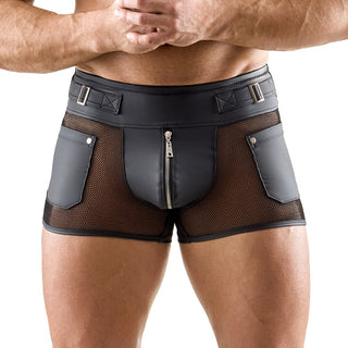 Herrshorts i svart nät och konstläder med dragkedja framtill, nätpaneler och dekorativa spännen.