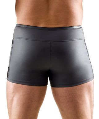 Svarta shorts i nät med imitationsläder, åtsittande passform, längd från midjan till mitten av låret, visade bakifrån.