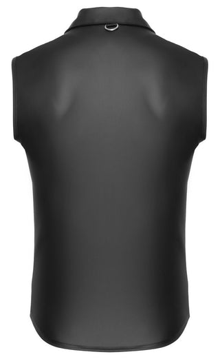 Svart ärmlös wetlook-väst med en liten metallring under kragen, bilden är bakifrån.