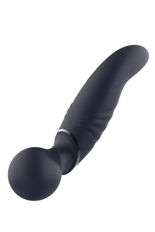 Glam Dual Wand Vibe är en stilig svart silikonvibrator med en böjd design och ett rundat huvud för precisionsnöje. Dess texturerade handtag ger ett säkert grepp, vilket gör den idealisk för att förstärka intima stunder mot en vit bakgrund.