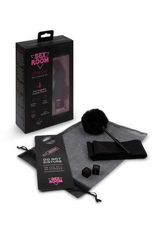 Sex Room Raunchy Vibe Set är perfekt för nybörjare och innehåller en fjäderkittlare, ögonmask, tärning och Do Not Disturb-dörrhängare - allt i en snygg låda.