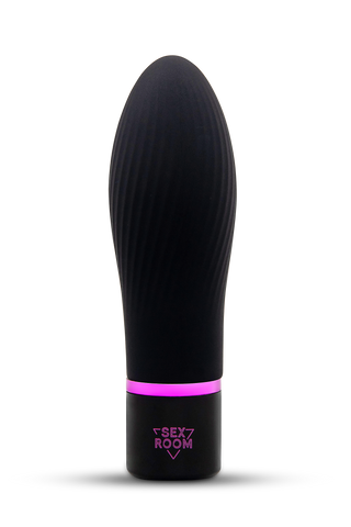 Sex Room Vibe Kit är en svart silikonvibrator med en texturerad yta och en rosa upplyst bas - ett elegant tillskott till din sexleksaker-samling.