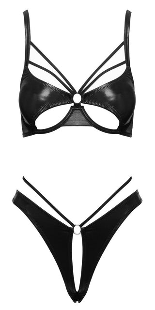 Svart underklädeset i wetlook-stil med behå och string, med utskärningar, metallringar och remdetaljer.