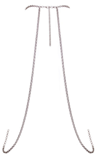 Silver Body Chain har tunna, justerbara länkar i silverfinish som skapar en draperad, minimalistisk och sensuell accessoar.
