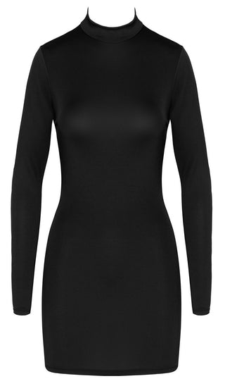 Svart Mini Dress Med Kedjor - en elegant miniklänning med långa ärmar och hög hals, figursydd för snygg passform och vackert exponerad mot vit bakgrund.