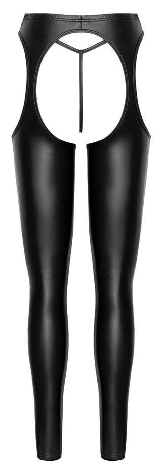 Cottelli Party Chaps & String Set i svart fuskläder har grenlös design, öppet bakparti, sidoutskärningar och smalt knytband i midjan.