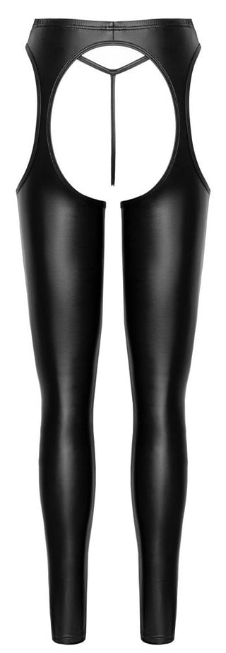 Cottelli Party Chaps & String Set i svart fuskläder har grenlös design, öppet bakparti, sidoutskärningar och smalt knytband i midjan.