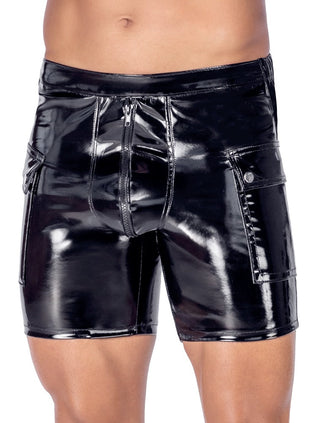 Svarta vinylshorts med sidofickor, dragkedja fram och fetischinspirerad design.