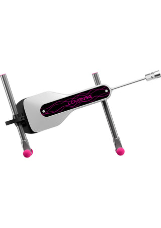 Svart och silverfärgad Lovense Mini Sexmachine med rosa detaljer, justerbara ben och en Vac-U-Lock-fäststång för dildo.