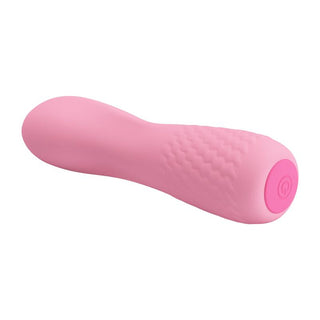 Pretty Love Alice Mini Vibrator är en rosa, vattentät vibrator tillverkad av medicinsk silikon, med en texturerad yta och strömknapp i ena änden, mot en vit bakgrund.