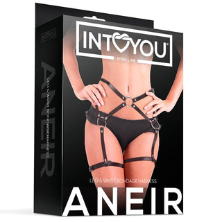 Boxförpackningen framhäver IntoYou Midje Harness, en mångsidig BDSM-sele med helt justerbara ben- och midjeband för mångsidighet i en storlek.