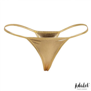 Guld Trosa Daphne med minimalistisk design och tunna sidoband, visad platt på vit bakgrund. Adalet logga i hörnet.