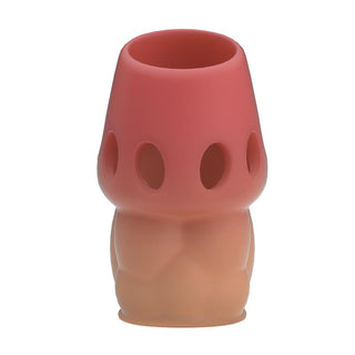 Elastisk TPR-penishylsa med rosa spets och beige texturerad bas, visas stående upprätt.