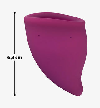 Fun Cup Menskopp B, en lila böjd menskopp tillverkad av medicinskt kisel, visas med en höjd på 6,3 cm bredvid.