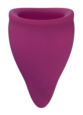 Fun Cup Menskopp B är en lila menskopp tillverkad av medicinsk silikon, med en bred kant och en avsmalnande, texturerad ände.