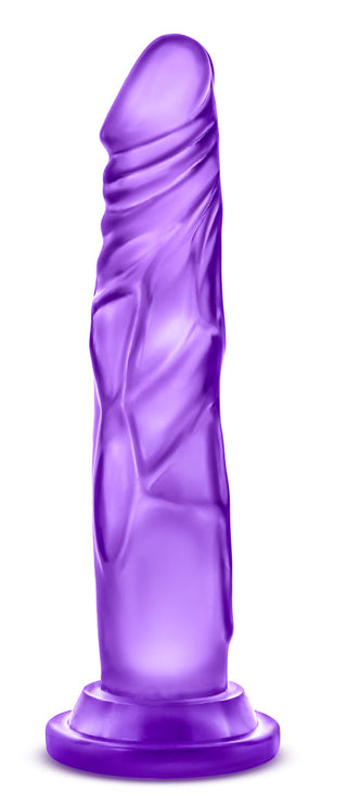 Lila silikondildo med utsvängd bas och sugkopp, med realistisk design, visas upprätt mot en vit bakgrund.