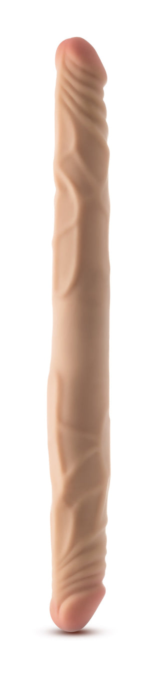 Dubbeldildo i hudfärgat silikon, 35 cm, böjbart skaft, strukturerad yta, vit bakgrund.