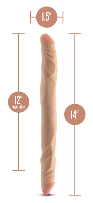 Hudfärgad, böjbar dubbeldildo i kroppssäkert silikon, ca 35 cm lång med en införbar del på 12 cm.
