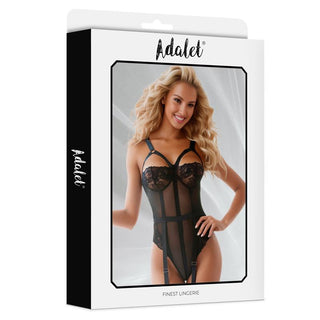 En låda med Ariana Teddy med Strumpeband-underkläder med en modell i en skir svart spetsbody med dekorativa band på förpackningen.