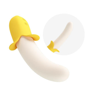 Bananformad vibrator i gult silikon med delvis avskalad design, mot vit bakgrund.