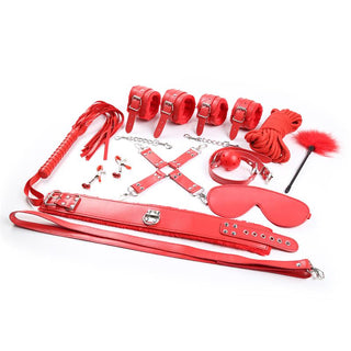 IntoYou 10-Delar Bondage Kit innehåller röda tillbehör inklusive manschetter, rep, en ögonbindel, piska och gag elegant arrangerade på en vit bakgrund.