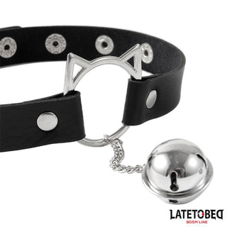 Latetobed Cat Ear Collar är en svart choker med kattöron i metall, en klocka och tryckknappar - en djärv BDSM-accessoar.