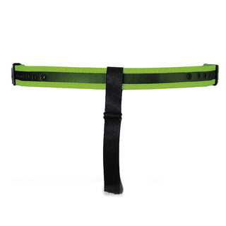 Shining Line Glow Jockstrap är ett grönt och svart justerbart bälte tillverkat av veganskt läder, med en vertikal svart rem som hänger från mitten.