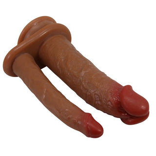 Köttfärgad dubbeldildo i silikon med röda spetsar, praktisk sugkoppsbas och vibrationsfunktion.