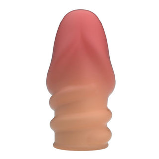 Beige penishylsa med spiralstruktur och rundad rosa spets, tillverkad av mjukt material.