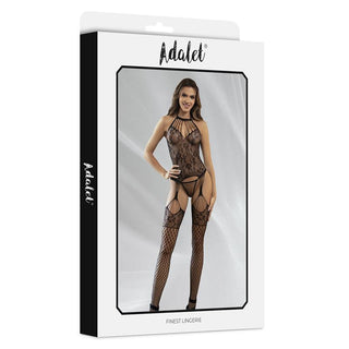 En kvinna iklädd en svart nätmönster bodystocking förekommer på förpackningen märkt Julia Bodystocking Med Strumpeband.