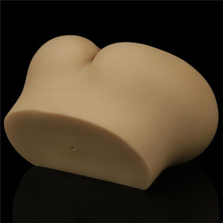Beige, böjd onaniprodukt i ultramjukt TPE med slät yta, utformad för dubbel penetration, avbildad mot en svart bakgrund.