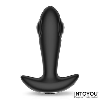 Milton Tapping Analplugg är en prostatamassageapparat i svart silikon med en böjd ergonomisk design för optimal analstimulering, visad på en vit bakgrund.