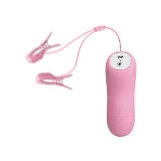 Upptäck personlig njutning med E-Stim Bröstklämmor Med Vibration, en elektronisk massageapparat med rosa flexibla tillbehör, vibrerande sensationer och en ansluten fjärrkontroll.