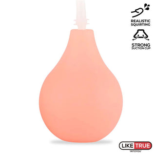 LikeTrue Squirtz Squirting Dildo har en persikofärgad bulb med munstycke, som erbjuder sprutande dildo-action och ett starkt sugpropp för en realistisk dildo-upplevelse.