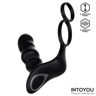 Svart prostatamassagerare i silikon med två ringar, flera knappar och thrusting-lägen, märkt med INTOYOU.