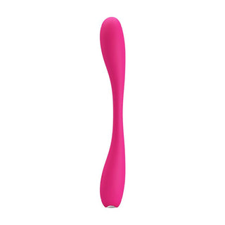 PrettyLove Yedda Bendable är en rosa, C-formad silikonvibrator med rundade ändar utformad för effektiv stimulering av G-punkten och klitoris, visad på en vit bakgrund.