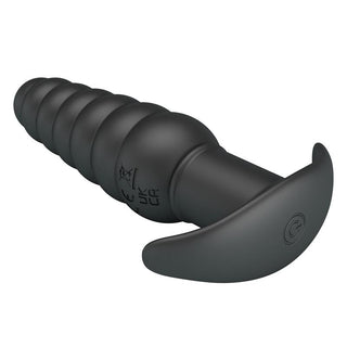 Svart analplugg i mjuk silikon med räfflad design, tio vibrationslägen och bas med flärp.