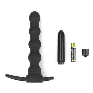 Lovetoy Dubbel Trouble Penisring: Vibrerande penisring i svart silikon med bulletvibrator, batteri och avtagbart lock, mot en vit bakgrund.