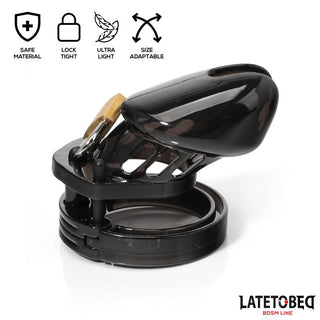 Latetobed Chastity Cage Svart med lås, perfekt för långvarig avhållsamhet. Ikonerna visar säkert material, tätt lås, lättviktsdesign och justerbar passform - perfekt som BDSM-kyskhetsbur.