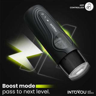 IntoYou Egor Appstyrd Masturbator - svart, appstyrd enhet med knappar, lysande ljus och text: Boost-läge, gå vidare till nästa nivå. En avancerad sexleksak från INTOYOU-serien för nya, spännande upplevelser och långdistanslek.