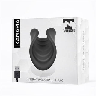 Vit kartong innehållande en Kamaria USB Silikon Stroker med svart vibrerande stimulator gjord av kroppssäkert silikon och en USB-laddningskabel från Tardenoche.