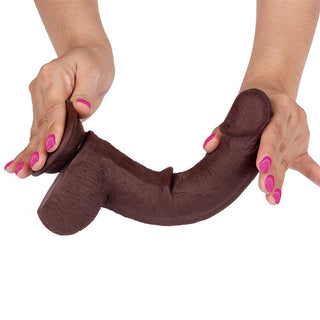 Slidy Dildo Dual Layer, 22 cm, hudfärgad silikondildo med dubbelskiktskonstruktion, avbildad mot en vit bakgrund.