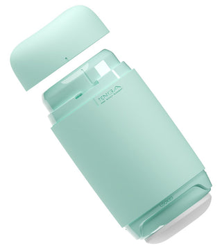 Tenga Puffy Masturbator Mint Grön har ett avtagbart lock, innovativ mjuk silikon-design och massagetexturer, utställd på en vit bakgrund.