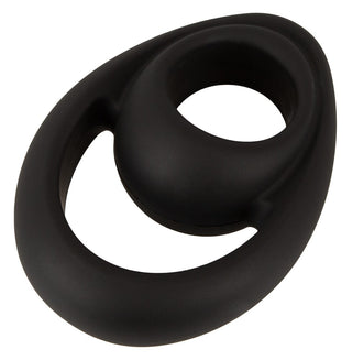 Erecto Cock & Ball Ring är en dubbelring i svart silikon med släta, rundade kanter och en oval form - perfekt för förbättrad erektion och smidig njutning.
