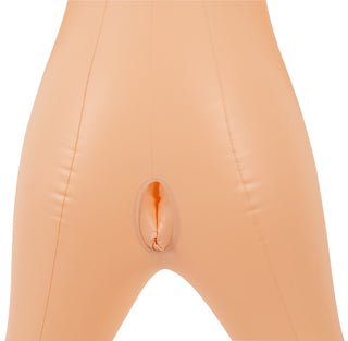 Närbild av Uppblåsbar Sexdocka Yuki, som visar upp dess öppna mun.