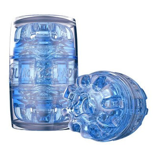 Fleshlight Quickshot Turbo är en abstrakt skapelse med invecklade geometriska mönster i blå och transparenta nyanser. Dess cylindriska design, förstärkt med SuperSkin Material, speglar innovationen som finns i Turbo Tech Rings.