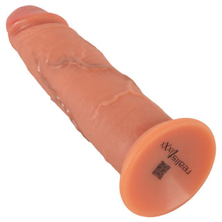 Realistixxx Real Skin Dildo, en ultrarealistisk dildo med flesh-tonad dual density-silikon och sugkoppsbas, visa mot vit bakgrund.